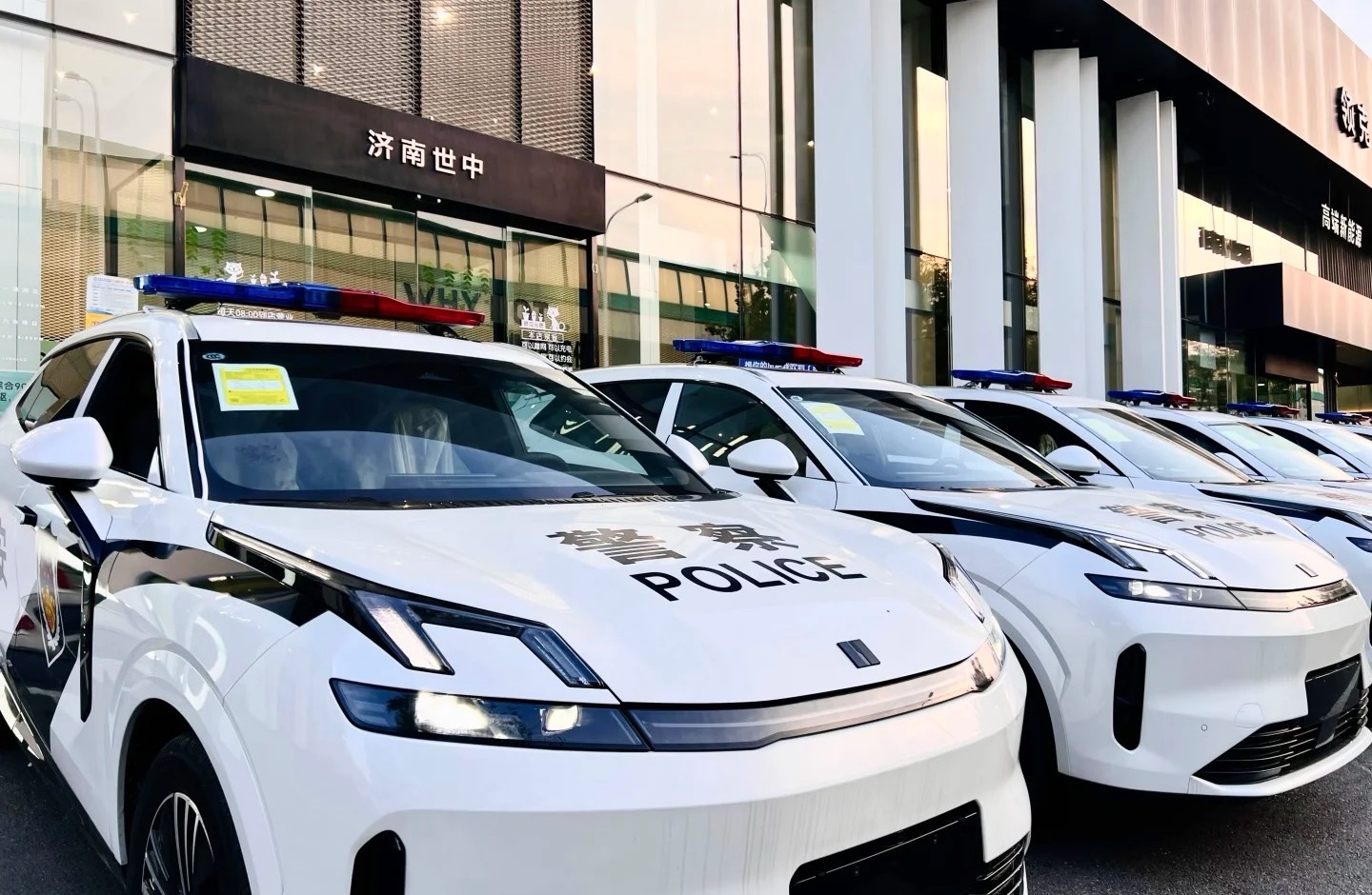警务严选,揭秘领克08EM-P“硬核通关秘籍”