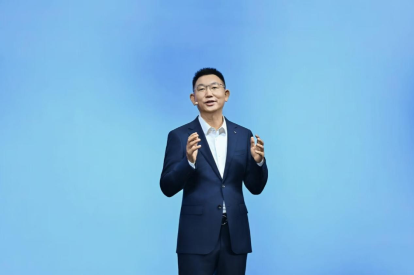 赛力斯何利扬：高端智造AI质量赋能，问界M8纯电版正式上市