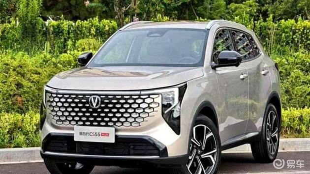 长安新10万级燃油SUV，炫酷造型，女王级副驾，超低油耗