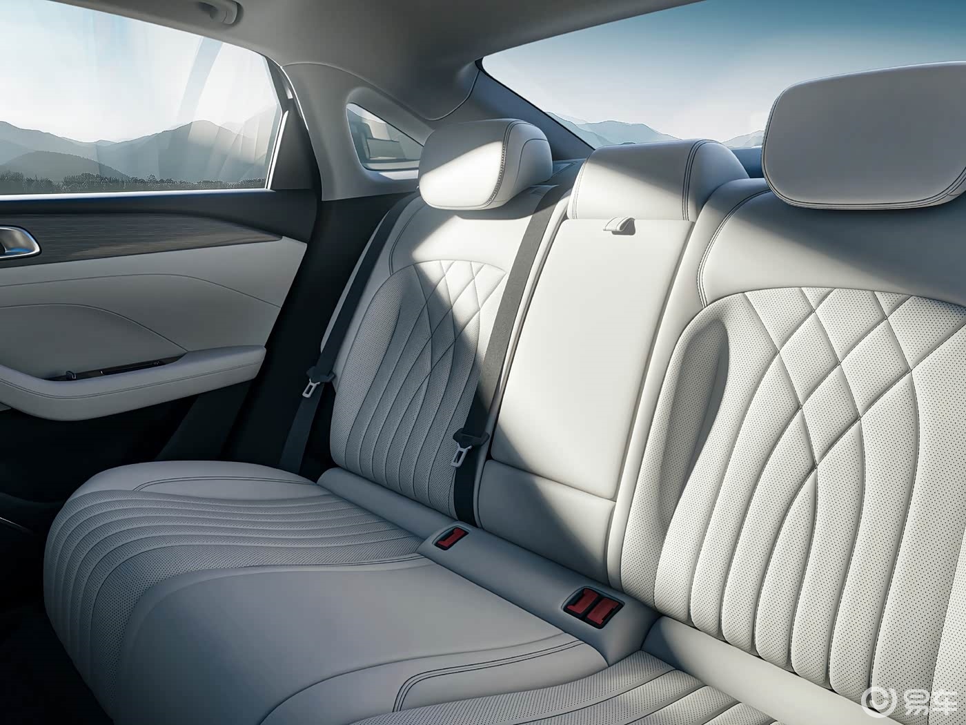 吉利破釜沉舟!B级车7.98万,油耗1.33L,外观帅气