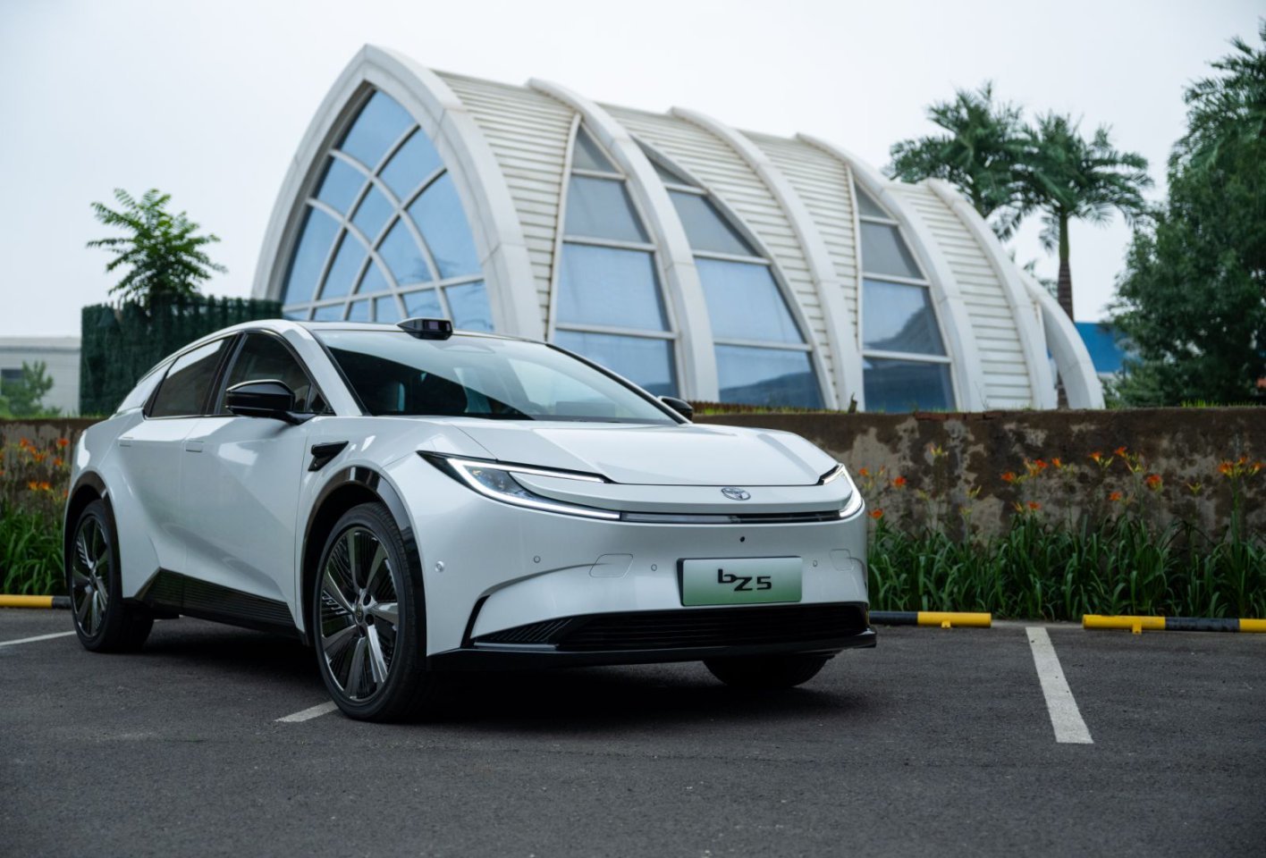 女生独自开车安全感：bZ5比“网红智能”更懂我